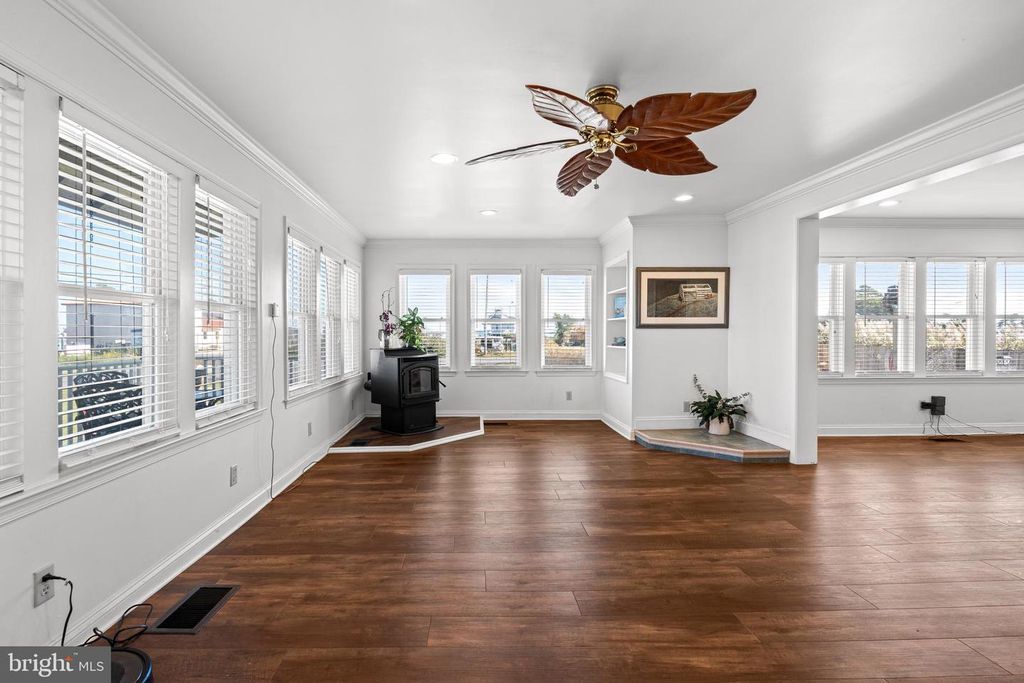 Image 11 of property listing at 2407 HOOPERS ISLAND RD, Fishing Creek, MD 21634