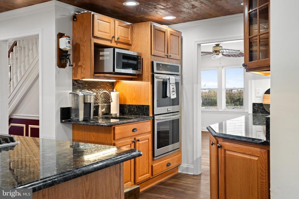 Image 14 of property listing at 2407 HOOPERS ISLAND RD, Fishing Creek, MD 21634