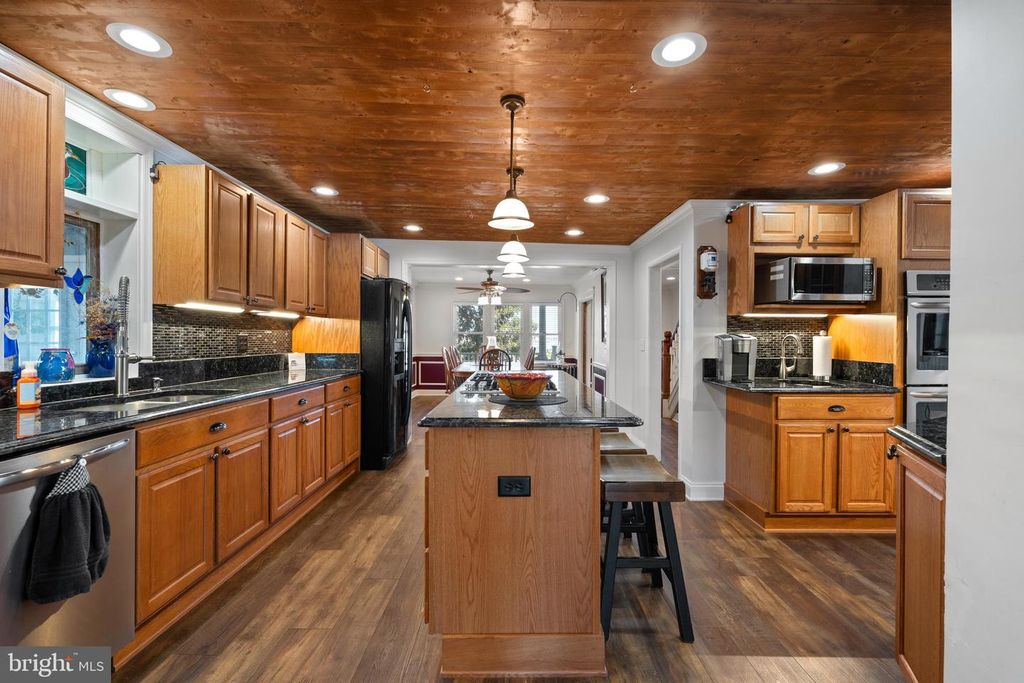 Image 19 of property listing at 2407 HOOPERS ISLAND RD, Fishing Creek, MD 21634