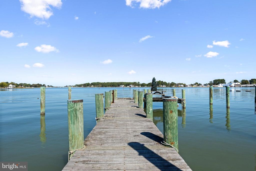 Image 2 of property listing at 2407 HOOPERS ISLAND RD, Fishing Creek, MD 21634