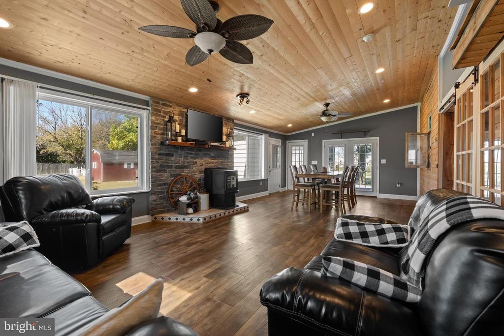 Image 23 of property listing at 2407 HOOPERS ISLAND RD, Fishing Creek, MD 21634