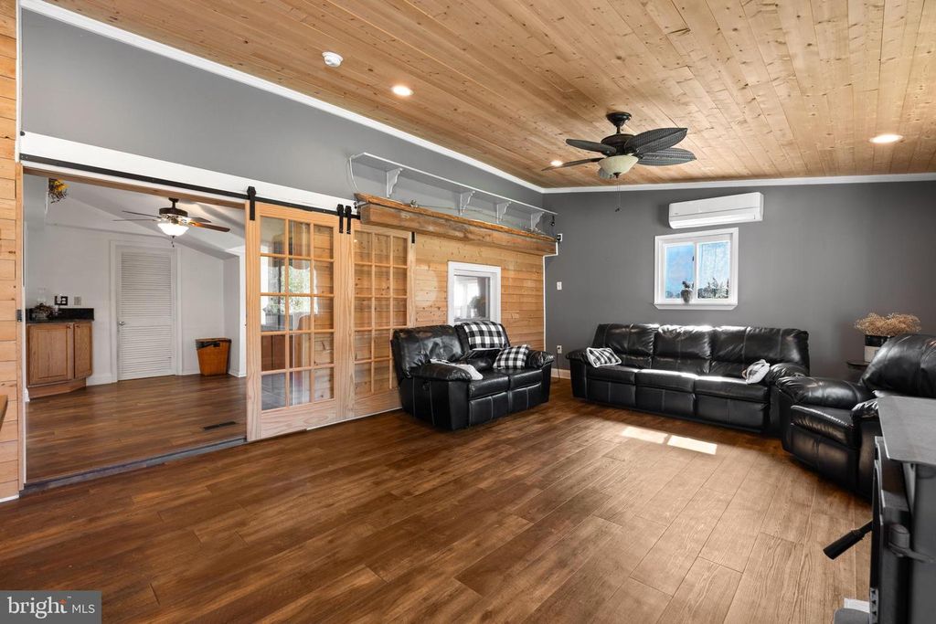 Image 25 of property listing at 2407 HOOPERS ISLAND RD, Fishing Creek, MD 21634