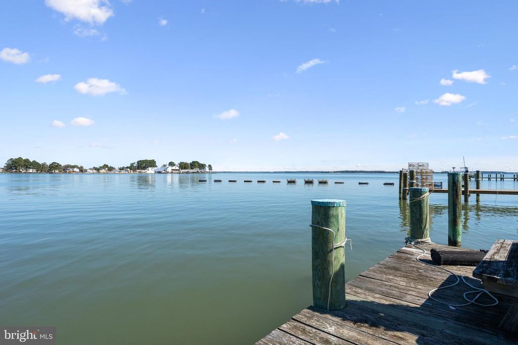 Image 7 of property listing at 2407 HOOPERS ISLAND RD, Fishing Creek, MD 21634