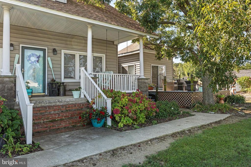 Image 8 of property listing at 2407 HOOPERS ISLAND RD, Fishing Creek, MD 21634