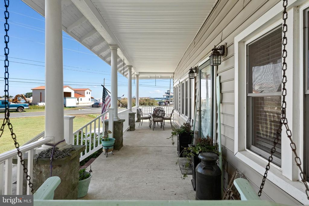 Image 9 of property listing at 2407 HOOPERS ISLAND RD, Fishing Creek, MD 21634