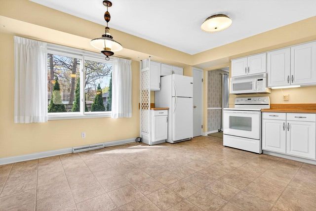1039 E GLENDALE AVENUE, Appleton, WI 54911