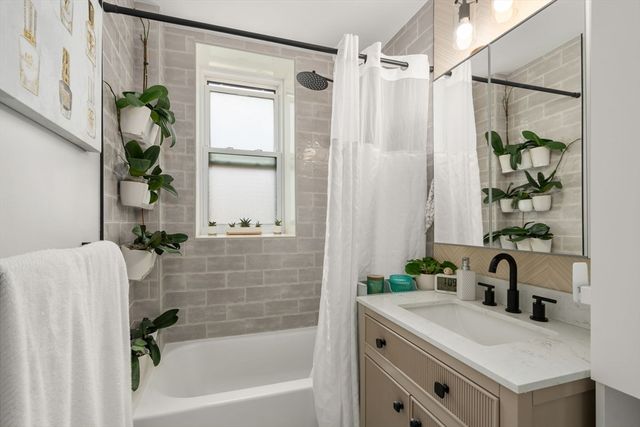 285 Lynn Shore Dr 402, Lynn, MA 01902