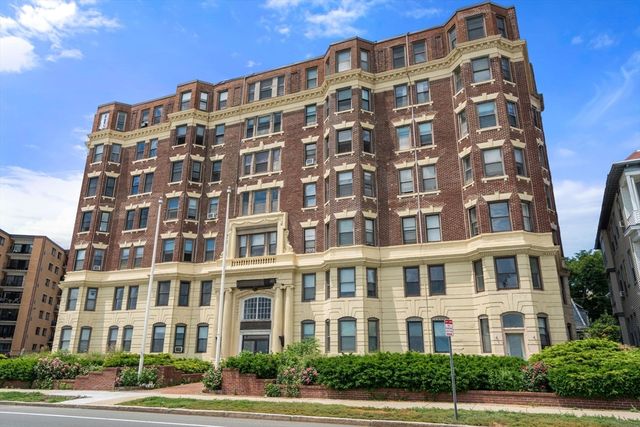 285 Lynn Shore Dr 402, Lynn, MA 01902