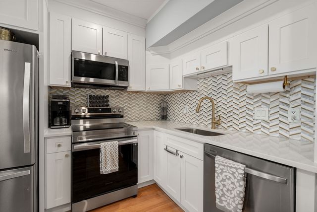 285 Lynn Shore Dr 402, Lynn, MA 01902