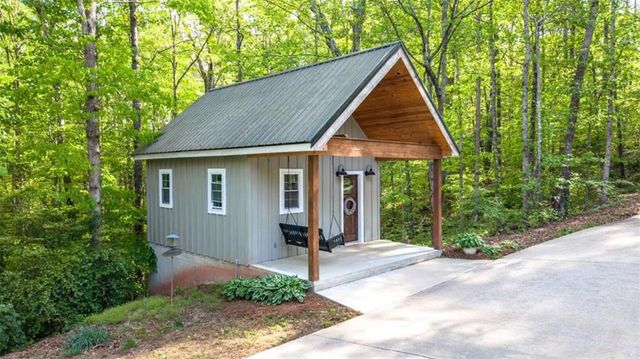 99 Oakland Court, Tallapoosa, GA 30176