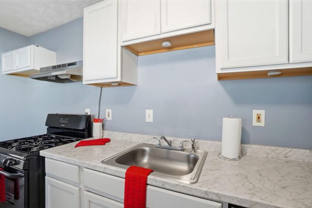 1382 Southfield Drive S, Columbus, OH 43207