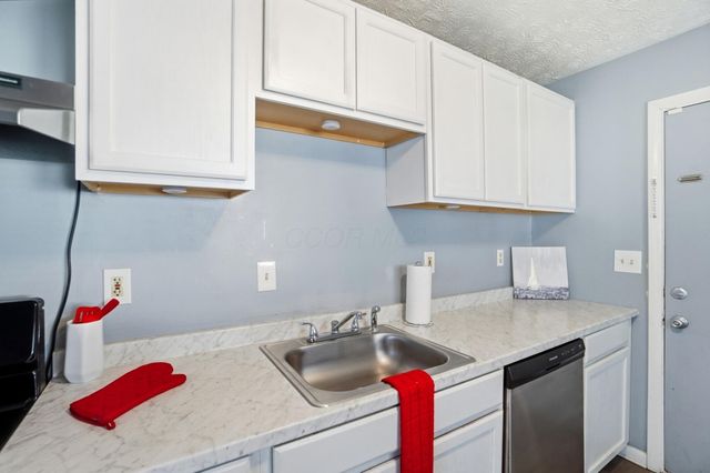 1382 Southfield Drive S, Columbus, OH 43207