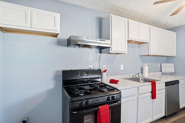 1382 Southfield Drive S, Columbus, OH 43207