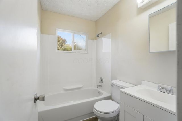 1382 Southfield Drive S, Columbus, OH 43207