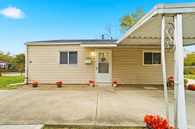 1382 Southfield Drive S, Columbus, OH 43207