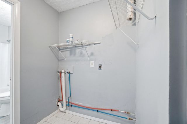 1382 Southfield Drive S, Columbus, OH 43207