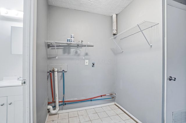 1382 Southfield Drive S, Columbus, OH 43207