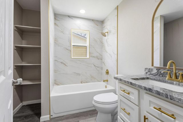 1704 Harris Street, Gainesville, TX 76240