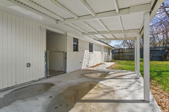 1704 Harris Street, Gainesville, TX 76240