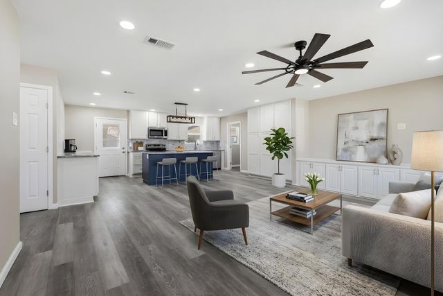 1704 Harris Street, Gainesville, TX 76240