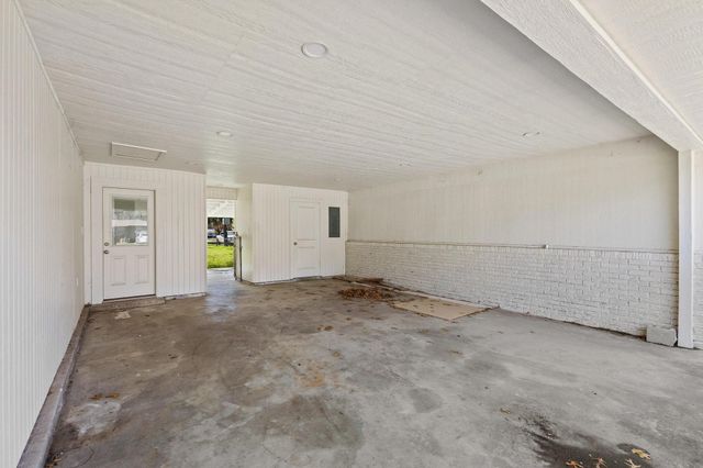 1704 Harris Street, Gainesville, TX 76240