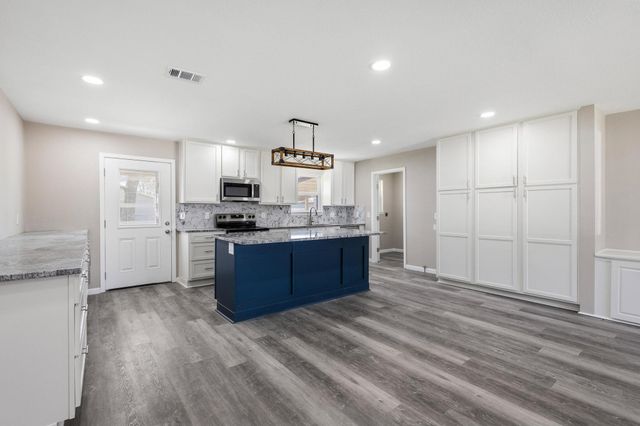 1704 Harris Street, Gainesville, TX 76240