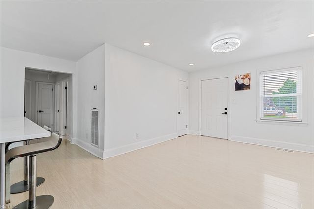 1933 E Ocean View AVE, Norfolk, VA 23503