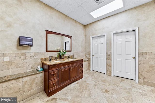 101 E DARBY RD, Havertown, PA 19083