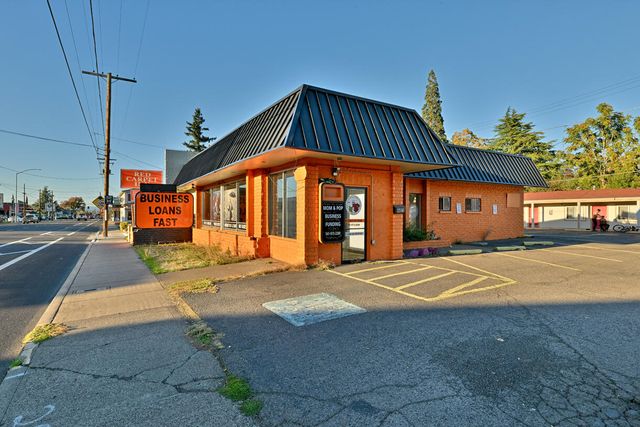 603 S Riverside Avenue, Medford, OR 97501