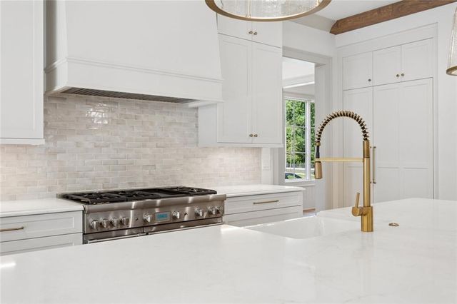 140 Lake Estates Drive, Roswell, GA 30075