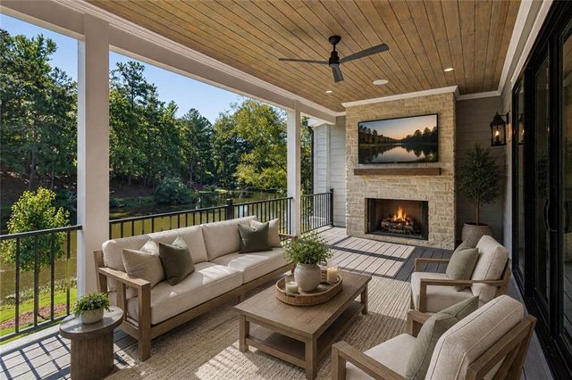 140 Lake Estates Drive, Roswell, GA 30075