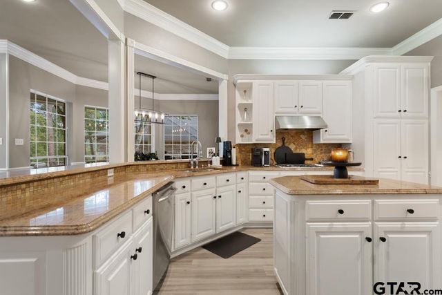 4008 Pinecreek Dr, Tyler, TX 75707