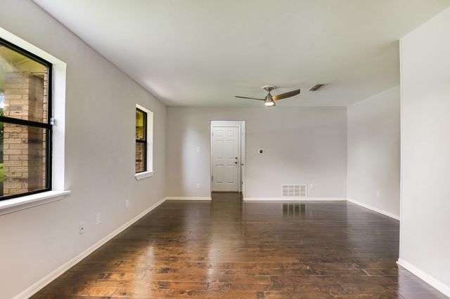 1405 Adams ST, Taylor, TX 76574