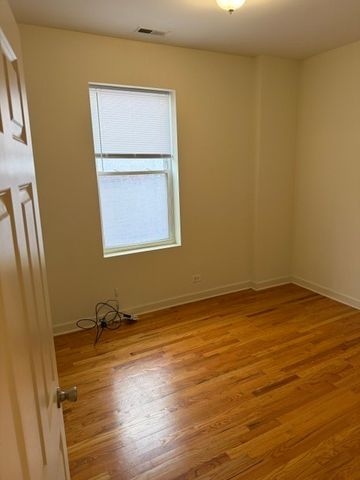 1230 W North Shore Avenue 1, Chicago, IL 60626