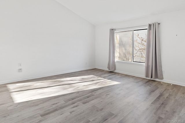 220 Montauk Highway 22, Eastport, NY 11972