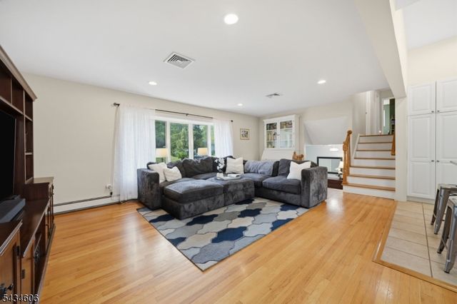 7 Kossuth Pl, Wayne Twp., NJ 07470