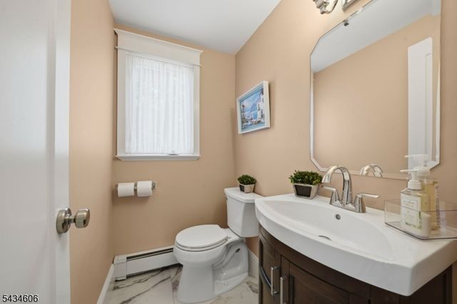 7 Kossuth Pl, Wayne Twp., NJ 07470