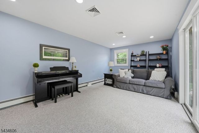 7 Kossuth Pl, Wayne Twp., NJ 07470