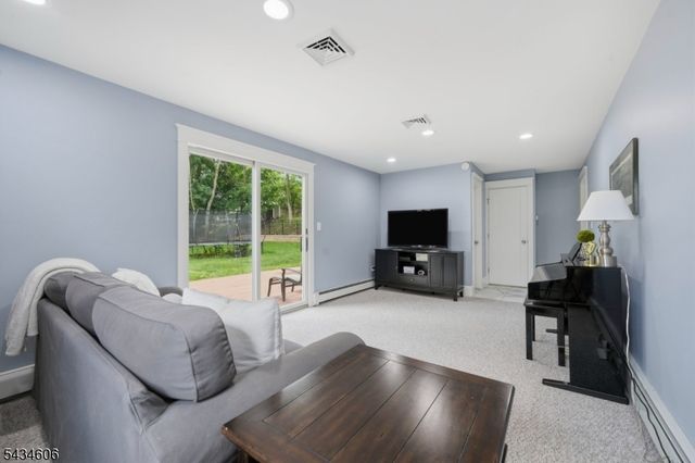 7 Kossuth Pl, Wayne Twp., NJ 07470