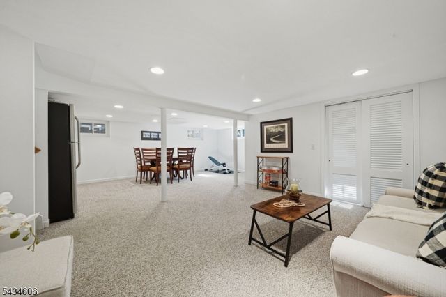 7 Kossuth Pl, Wayne Twp., NJ 07470