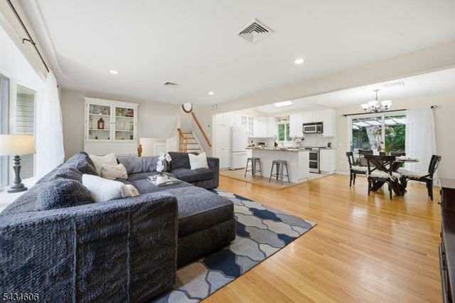 7 Kossuth Pl, Wayne Twp., NJ 07470