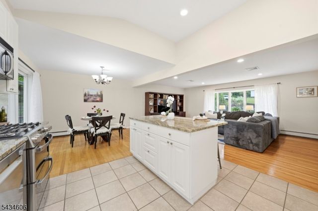7 Kossuth Pl, Wayne Twp., NJ 07470