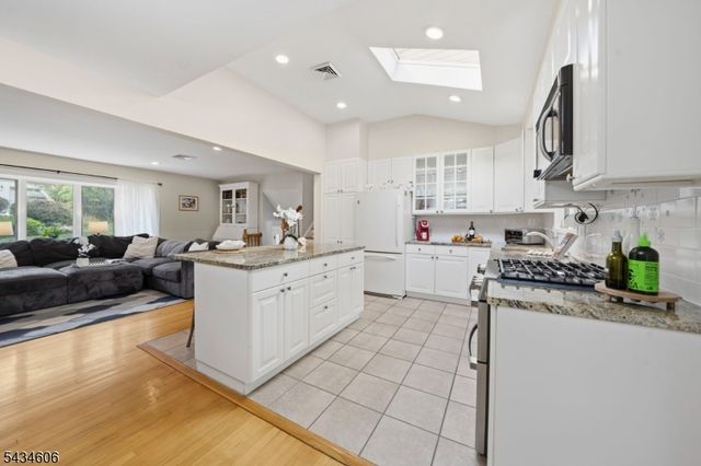 7 Kossuth Pl, Wayne Twp., NJ 07470