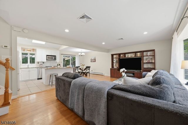 7 Kossuth Pl, Wayne Twp., NJ 07470