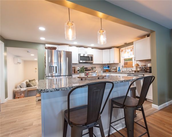 91 Windsor Park Drive, Coventry, RI 02816