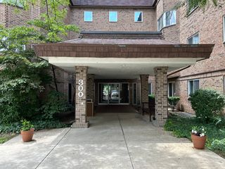 300 Roselle Road 419, Schaumburg, IL 60193