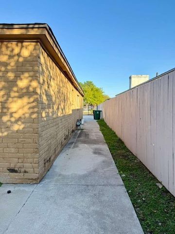 7318 Boone Road B, Houston, TX 77072