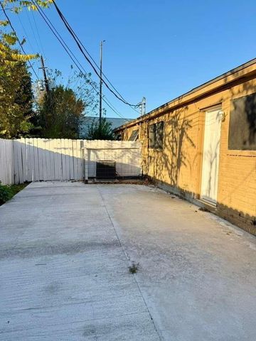 7318 Boone Road B, Houston, TX 77072