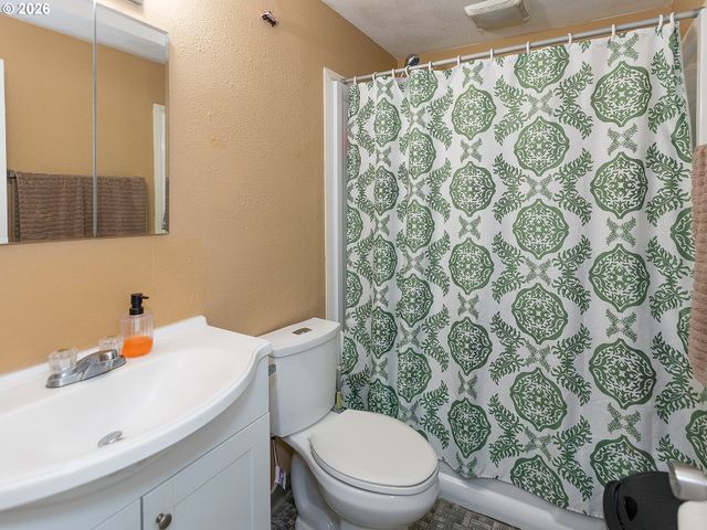 2027 THOMPSON Ave, Vancouver, WA 98660