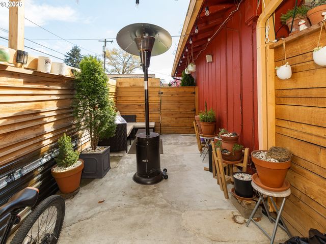 2027 THOMPSON Ave, Vancouver, WA 98660